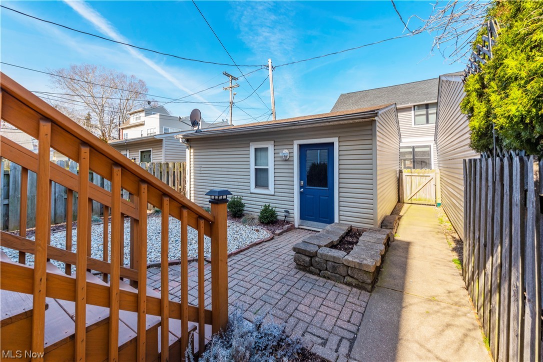 608 Literary Road Cleveland, OH 44113 - Photo 15 of 33