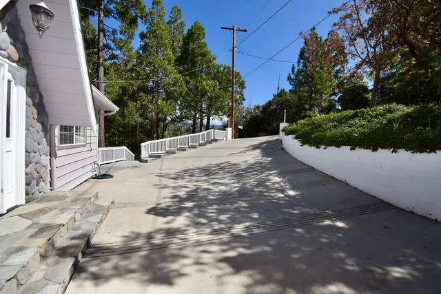 $549,000 | 39314 Manzanita Drive, Oakhurst, CA 93644