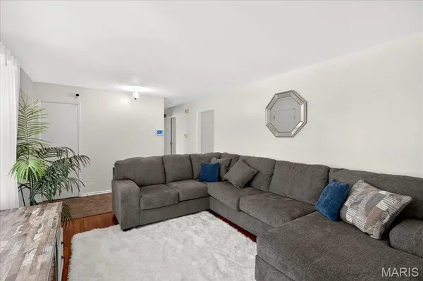 $2,350 | 354 Burncoate Drive, Oakville, MO 63129