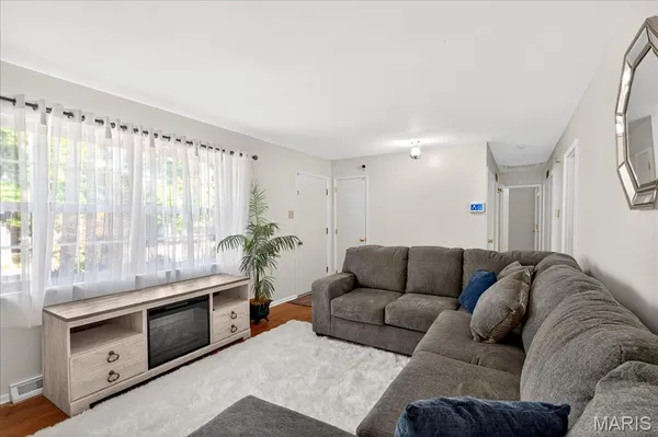 $2,350 | 354 Burncoate Drive, Oakville, MO 63129