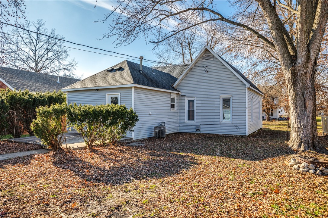 205 North 3rd Street Altamont, IL 62411 - Photo 5 of 25