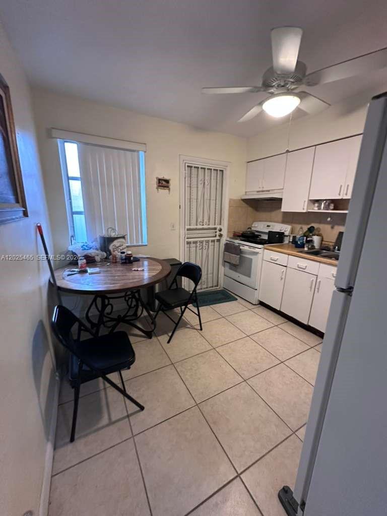 11016 Southwest 7th Street Miami, FL 33174 - Photo 8 of 21 FRONT EAT IN KITCHEN