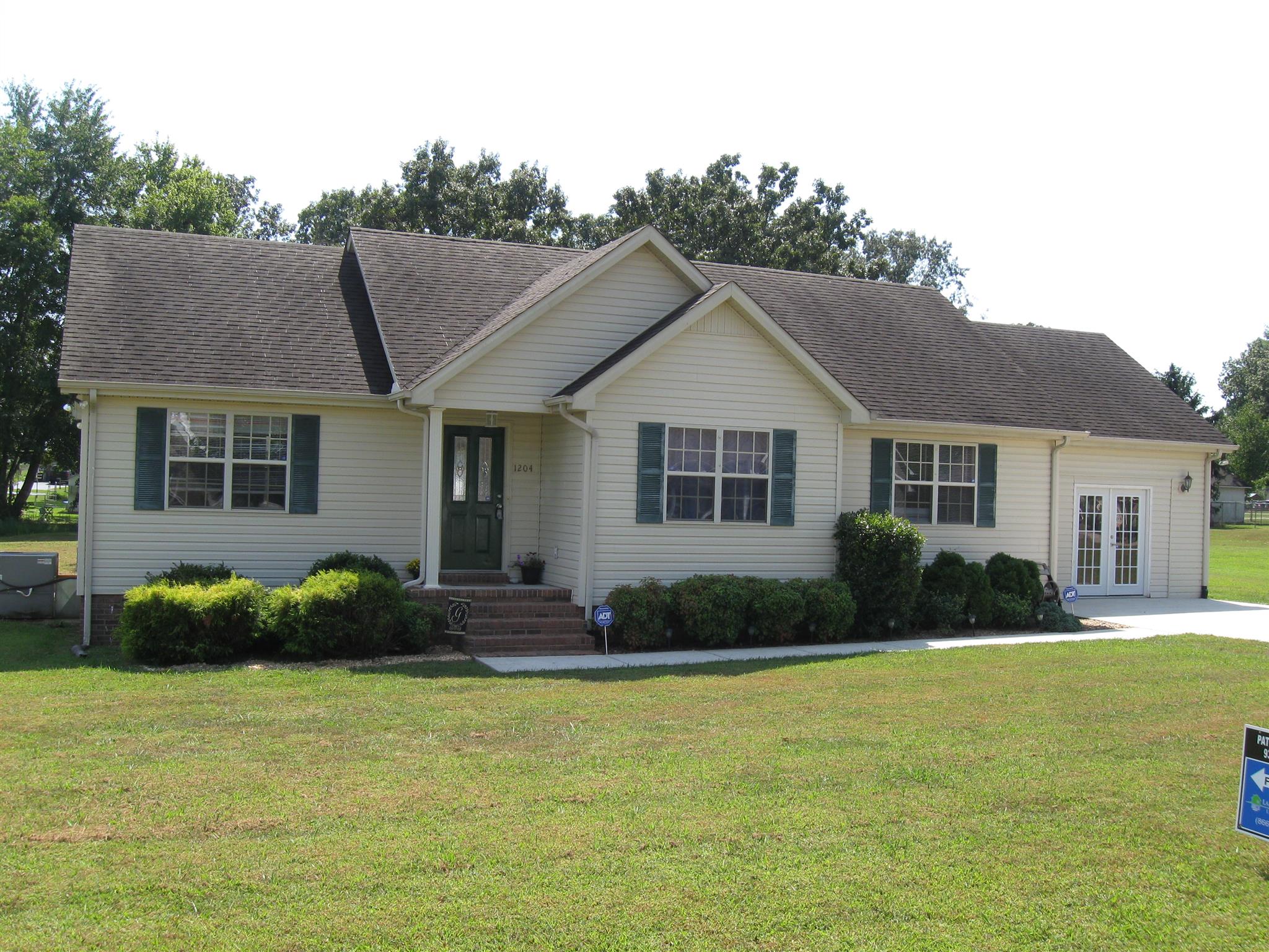 1204 East End Road Manchester, TN 37355 - Photo 1 of 27 Welcome to 1204 Eastend Rd.!!