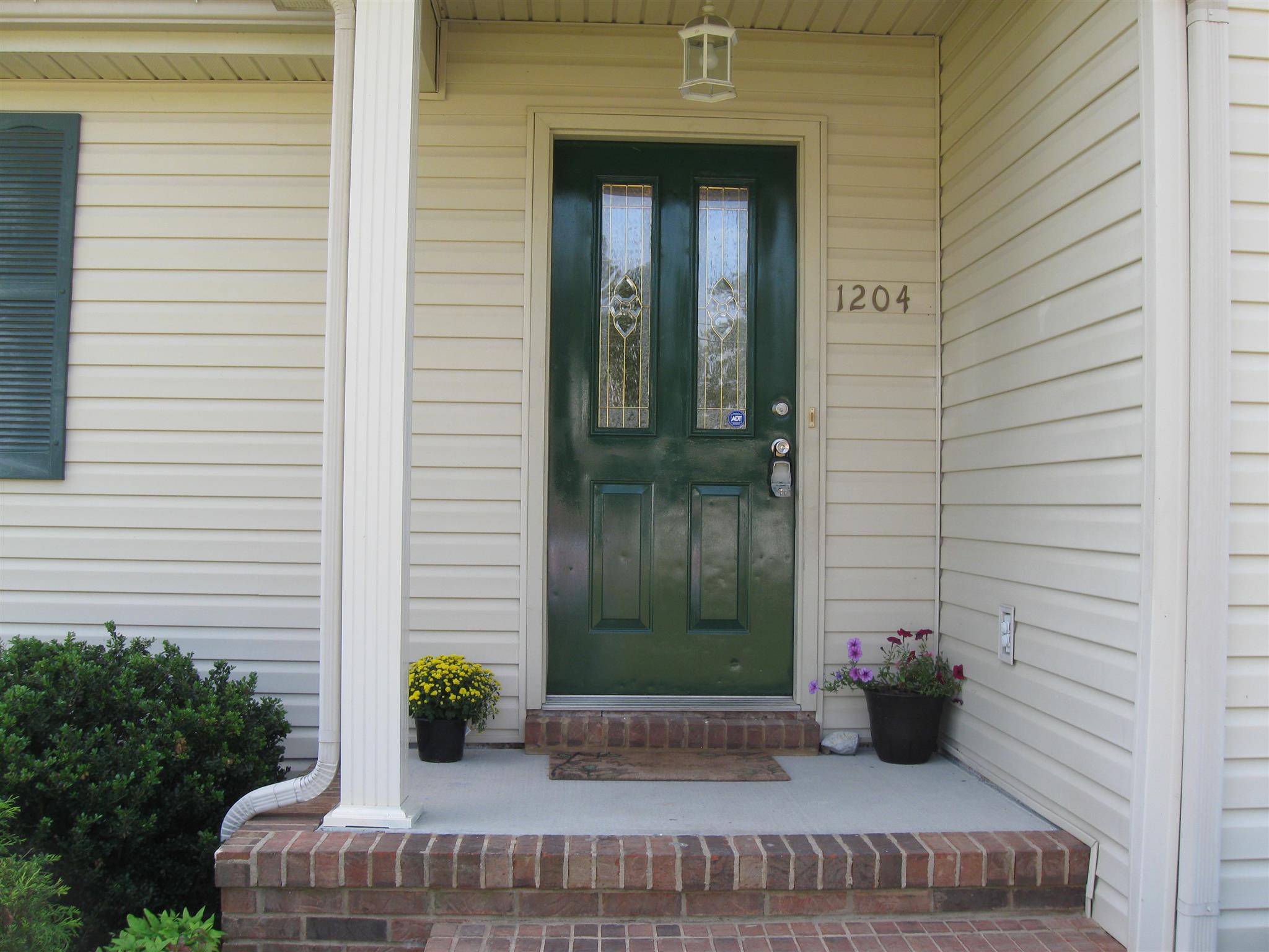 1204 East End Road Manchester, TN 37355 - Photo 2 of 27 Inviting entrance!!