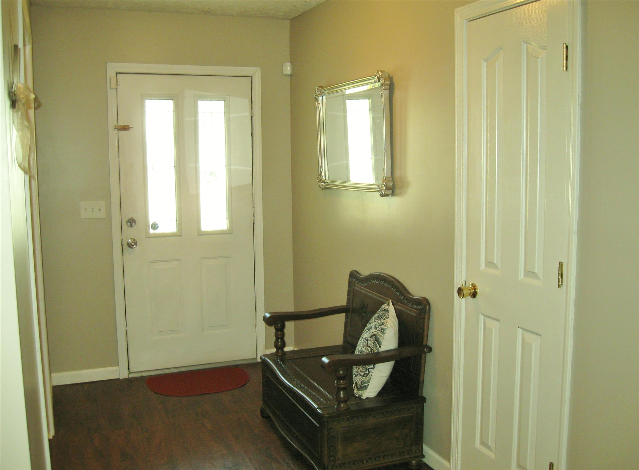 1204 East End Road Manchester, TN 37355 - Photo 3 of 27 Pretty entry foyer and front door.