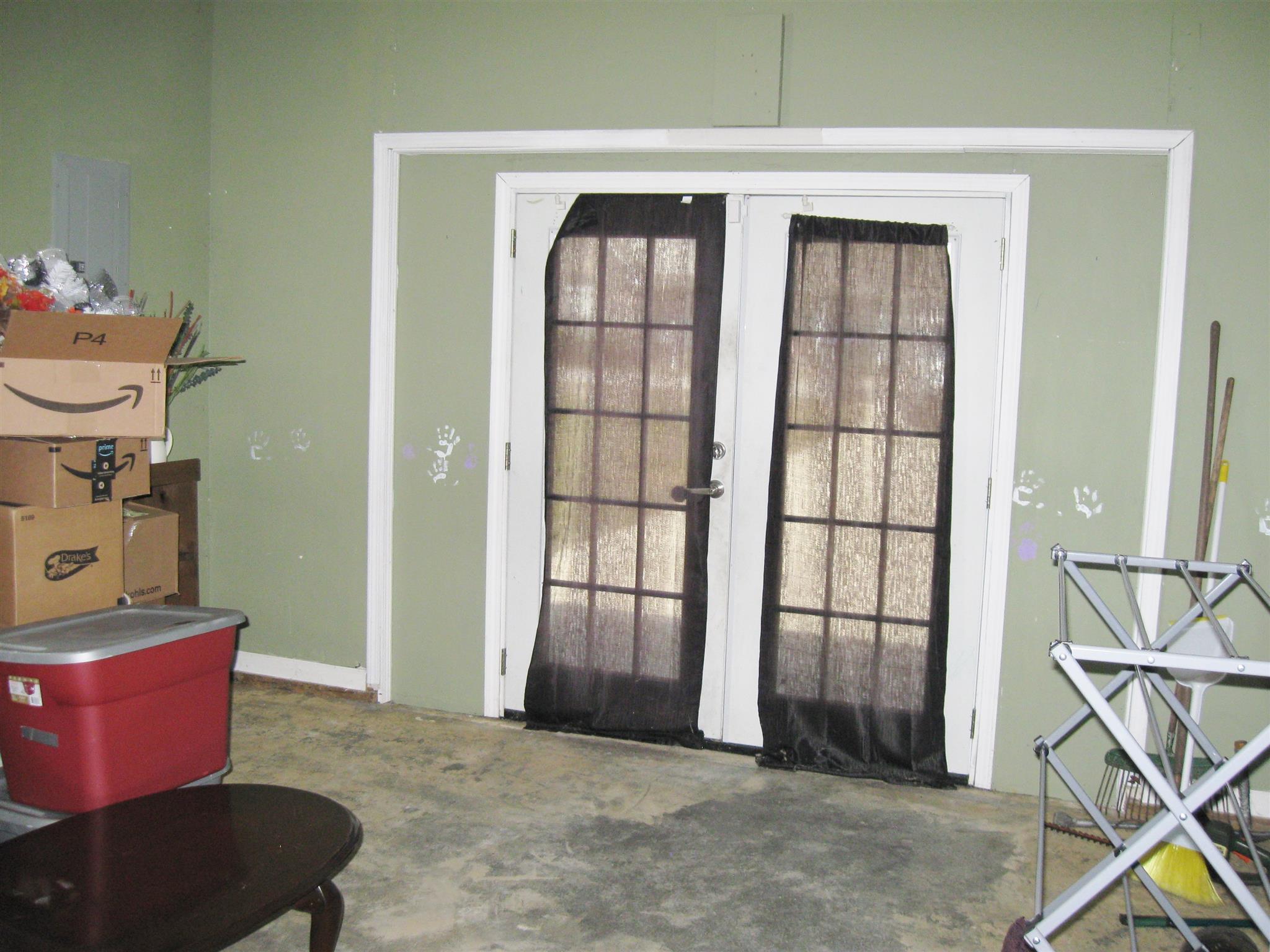1204 East End Road Manchester, TN 37355 - Photo 23 of 27 Doors to driveway from bonus/hobby room.