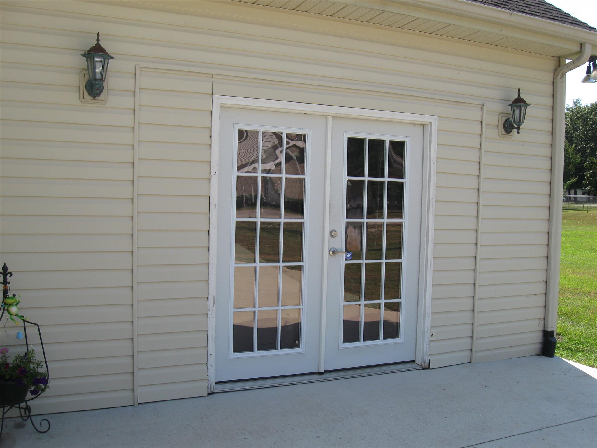 1204 East End Road Manchester, TN 37355 - Photo 25 of 27 Double doors to bonus/hobby room.