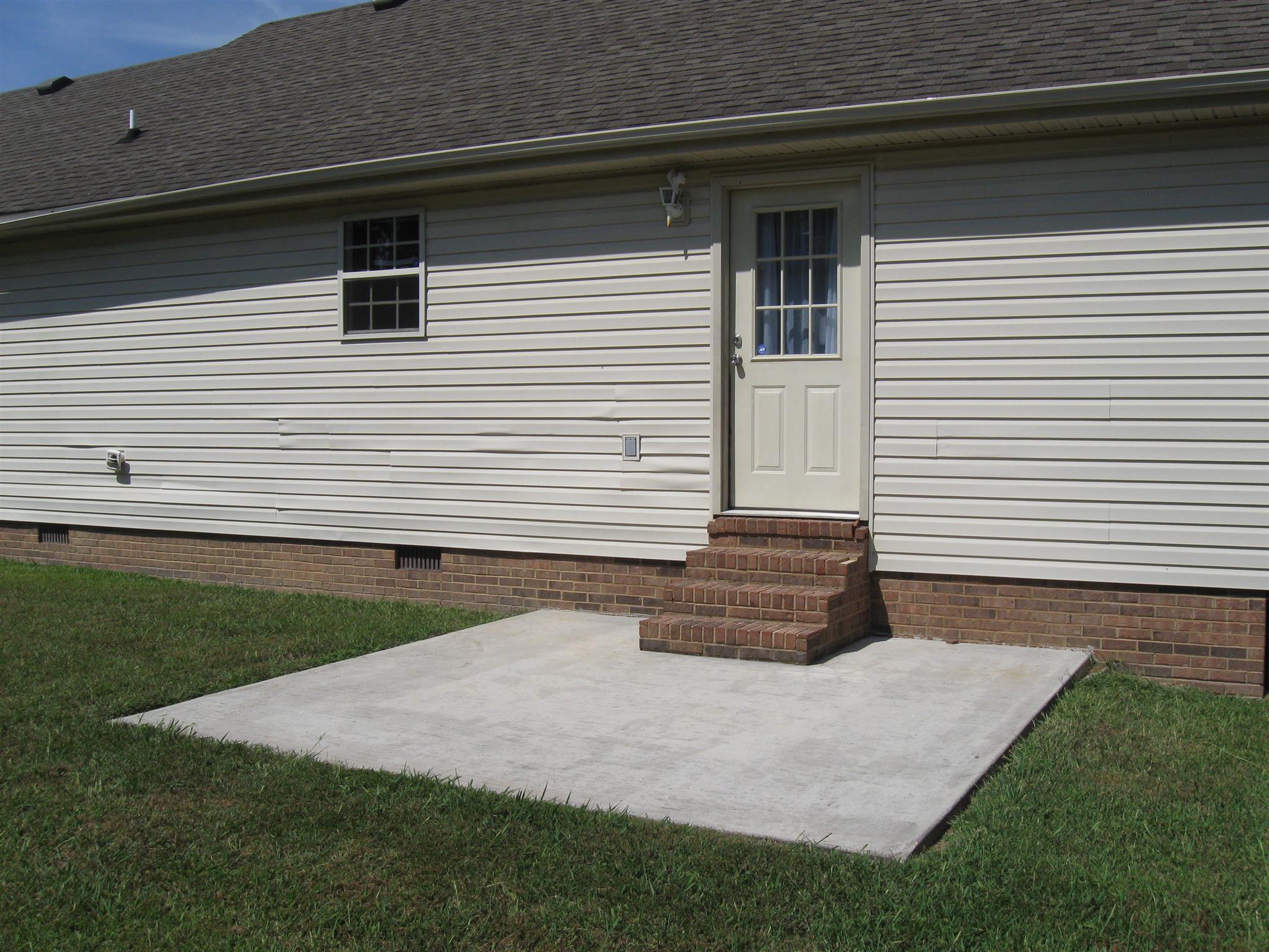 1204 East End Road Manchester, TN 37355 - Photo 26 of 27 Back concrete grilling patio.