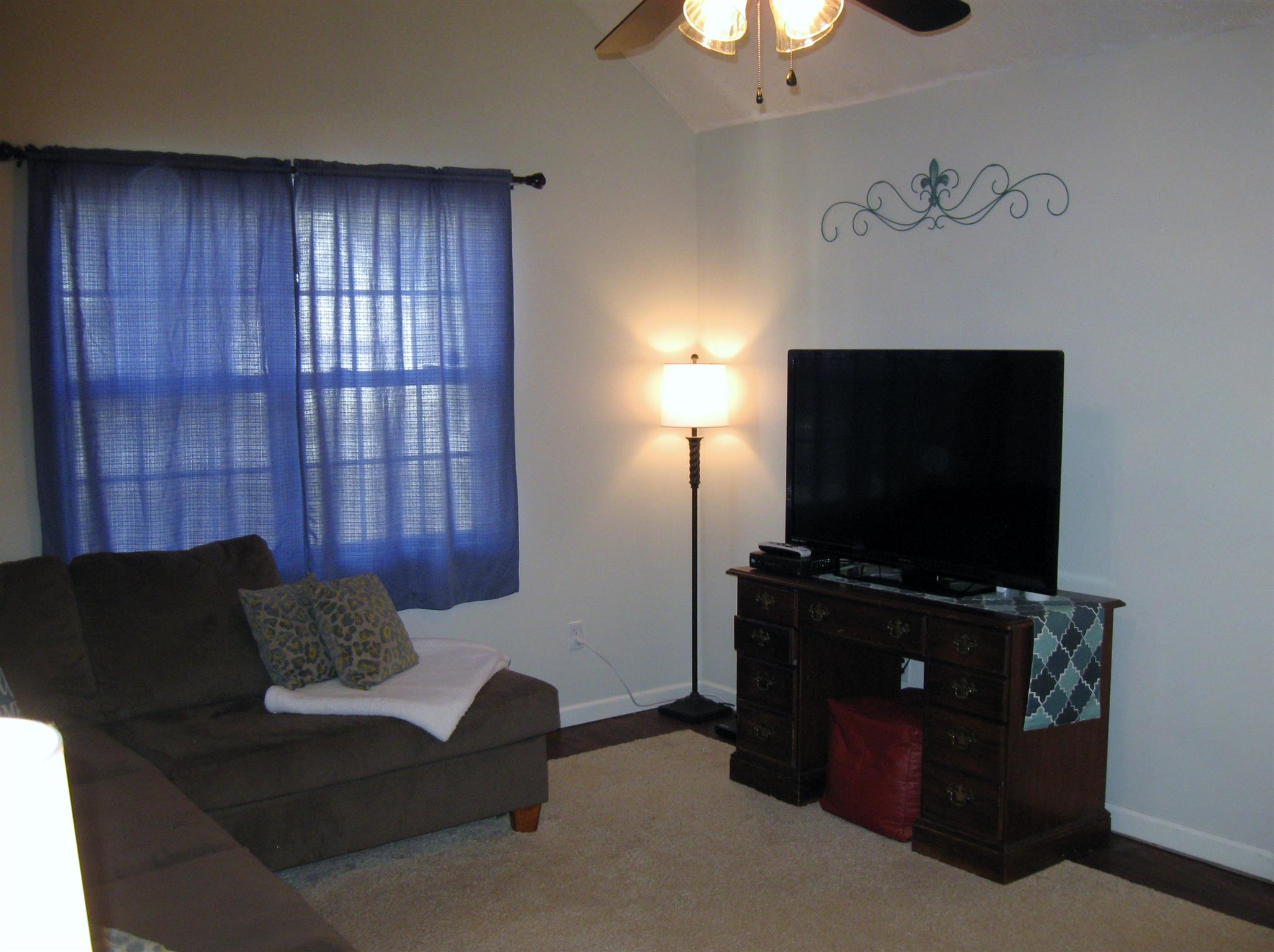 1204 East End Road Manchester, TN 37355 - Photo 6 of 27 Living room another view!