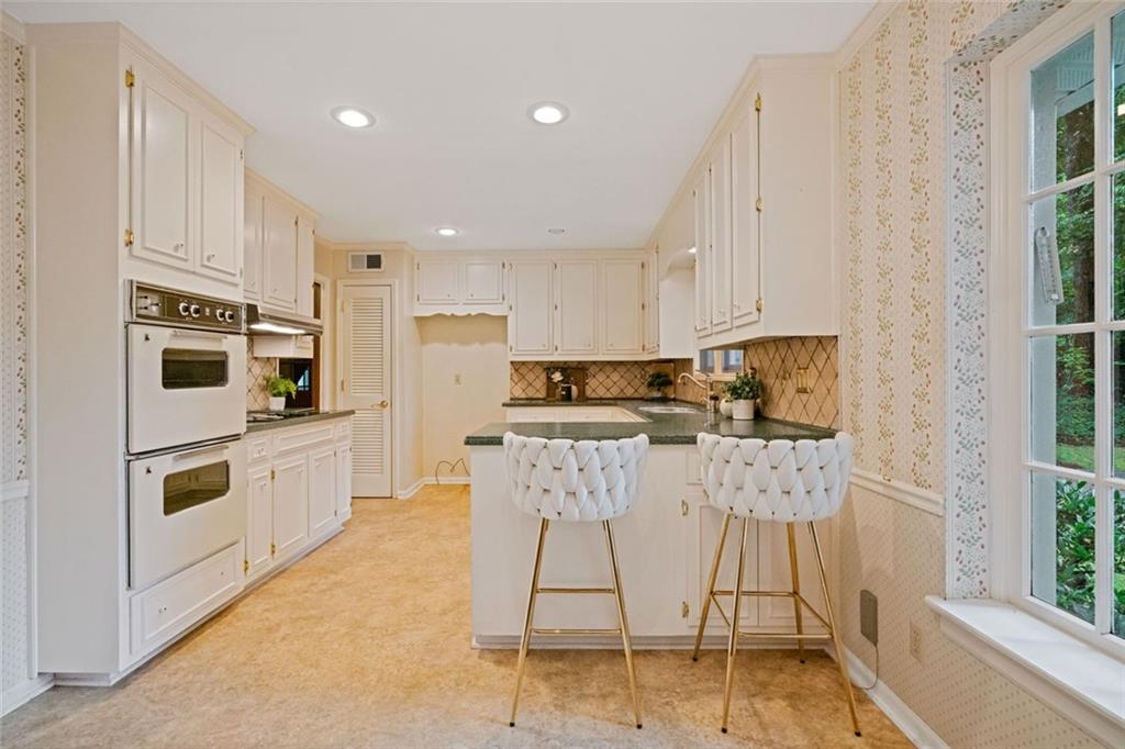 260 Burdette Road Northwest Sandy Springs, GA 30327 - Photo 19 of 59 Gallery Image 19
