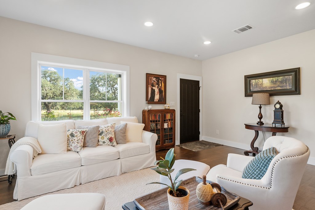 210 Dally Road Comfort, TX 78013 - Photo 2 of 79 Living room