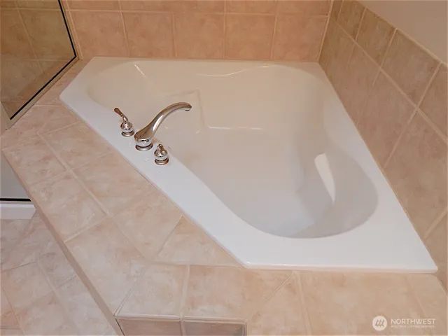 $4,300 | 1016 Lawton Road, Lynnwood, WA 98036