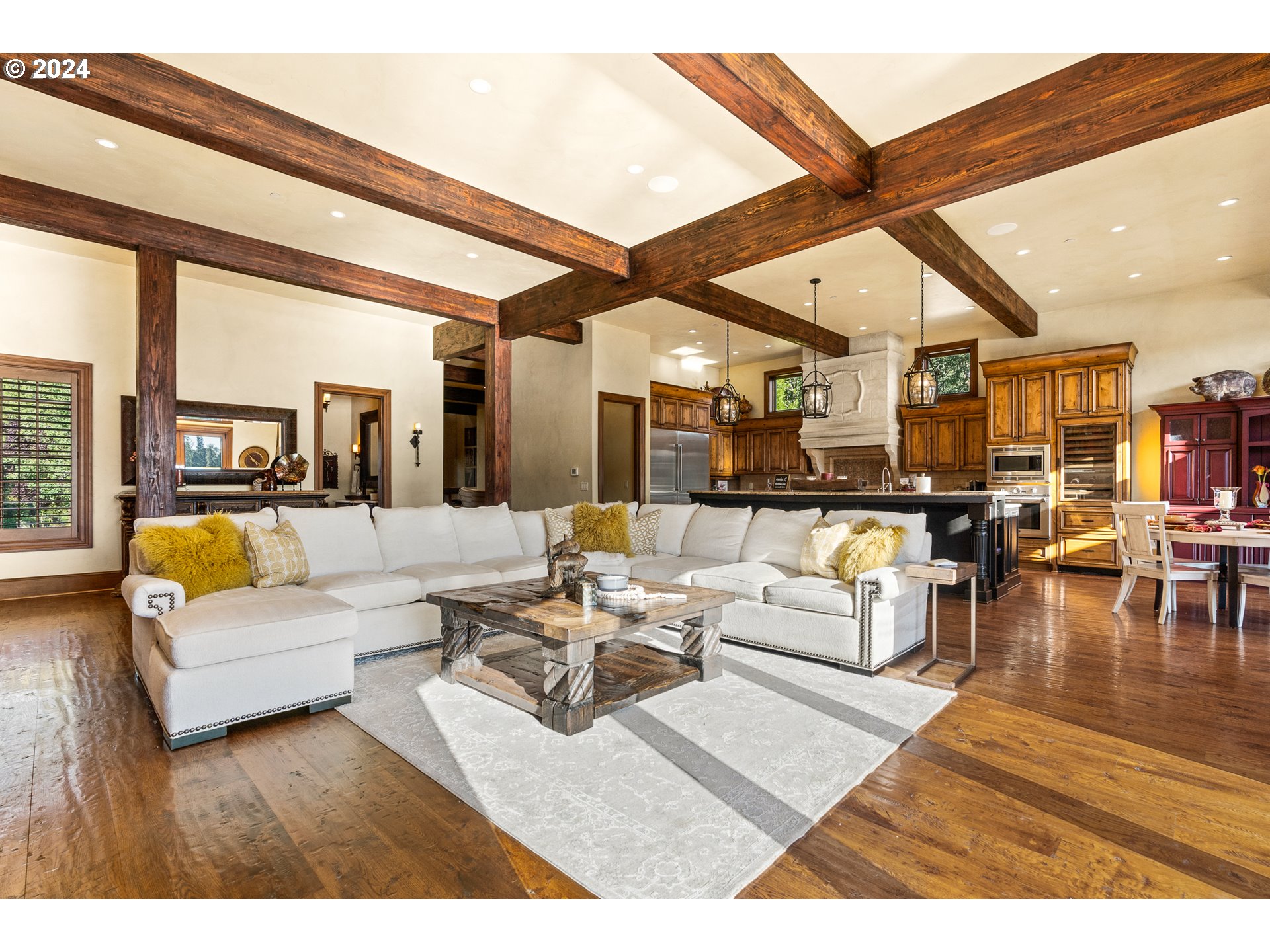 12780 South Fielding Road Lake Oswego, OR 97034 - Photo 18 of 48 a living room with furniture and wooden floor