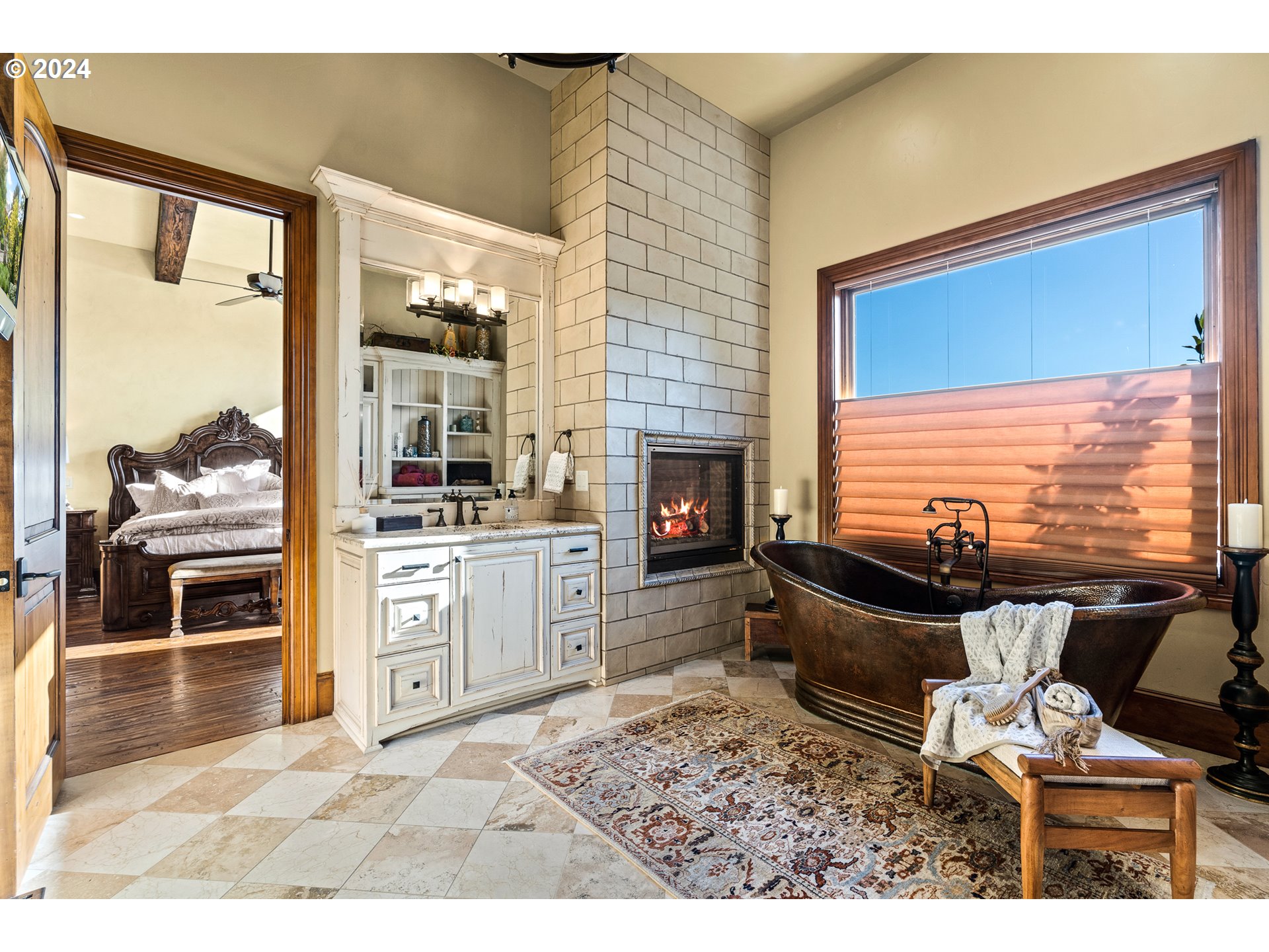 12780 South Fielding Road Lake Oswego, OR 97034 - Photo 22 of 48 a living room with furniture window and wooden floor