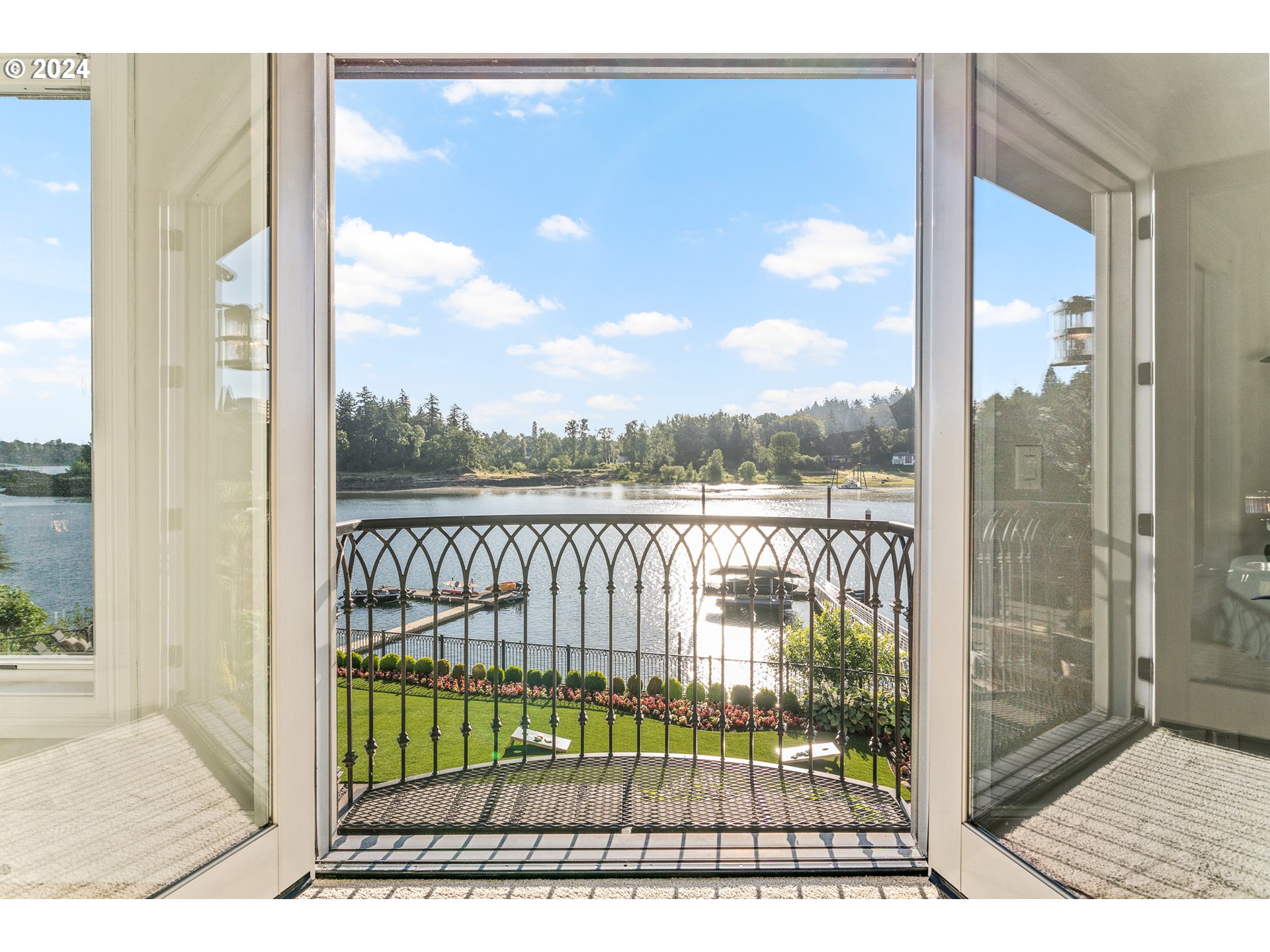 12780 South Fielding Road Lake Oswego, OR 97034 - Photo 33 of 48 a view of a glass door