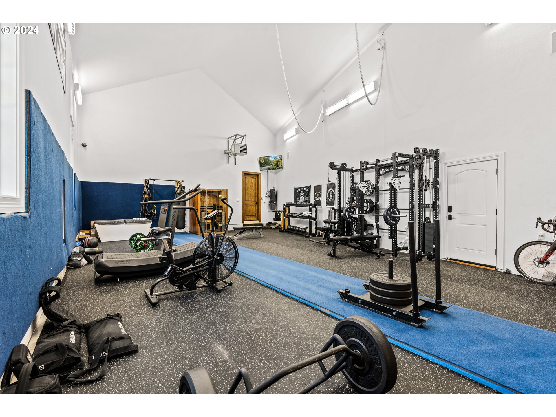 12780 South Fielding Road Lake Oswego, OR 97034 - Photo 41 of 48 a view of a room with gym equipment