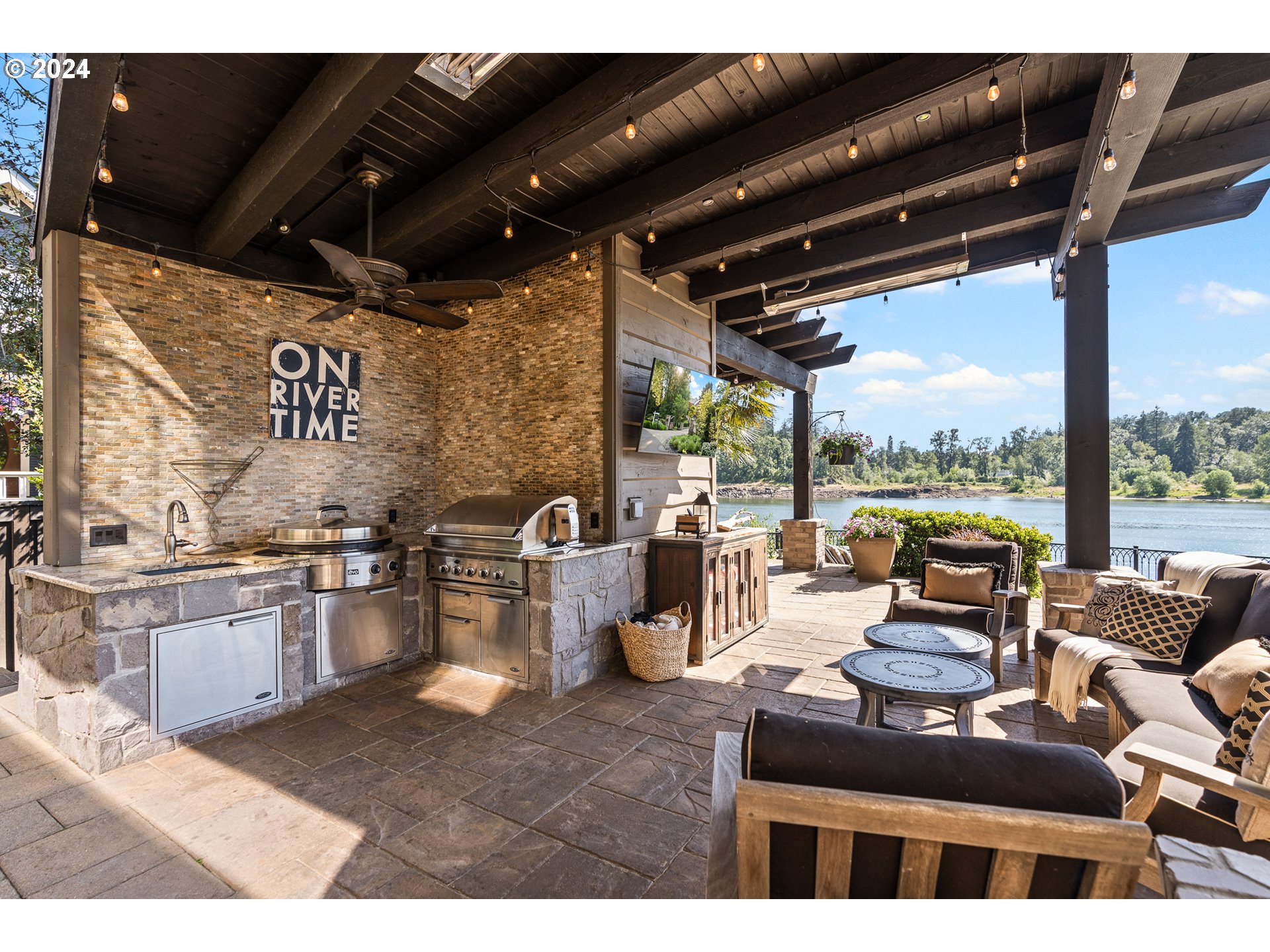 12780 South Fielding Road Lake Oswego, OR 97034 - Photo 43 of 48 a living room with furniture and a floor to ceiling window