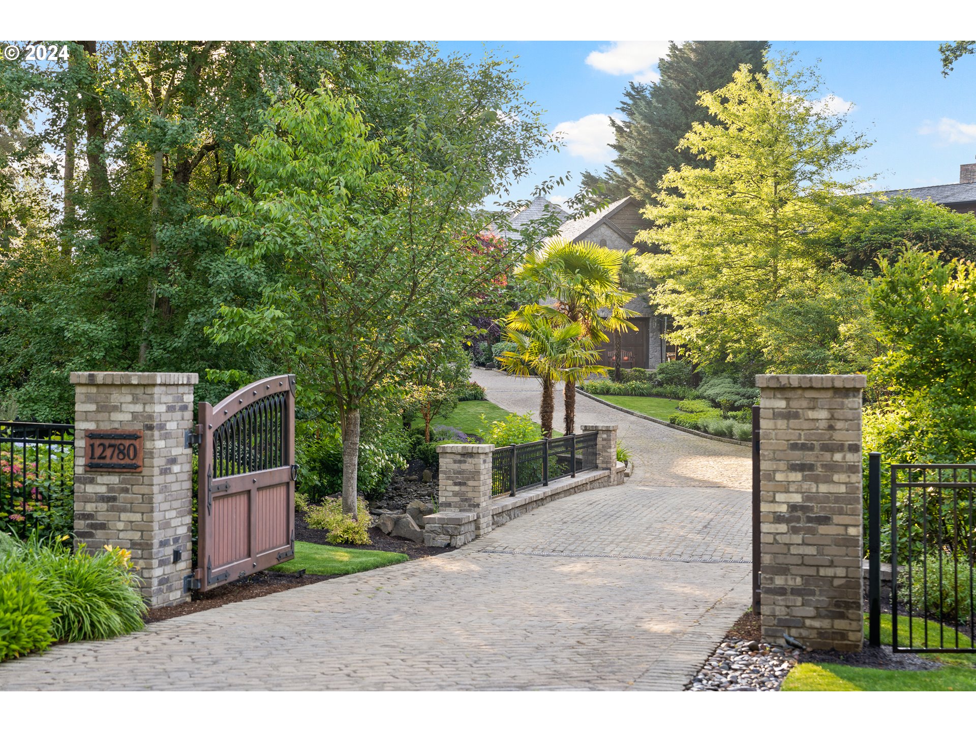 12780 South Fielding Road Lake Oswego, OR 97034 - Photo 46 of 48 a view of a backyard