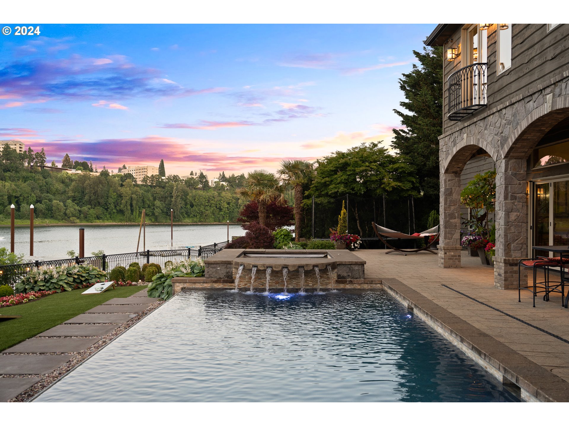 12780 South Fielding Road Lake Oswego, OR 97034 - Photo 5 of 48 a view of a swimming pool with sitting area