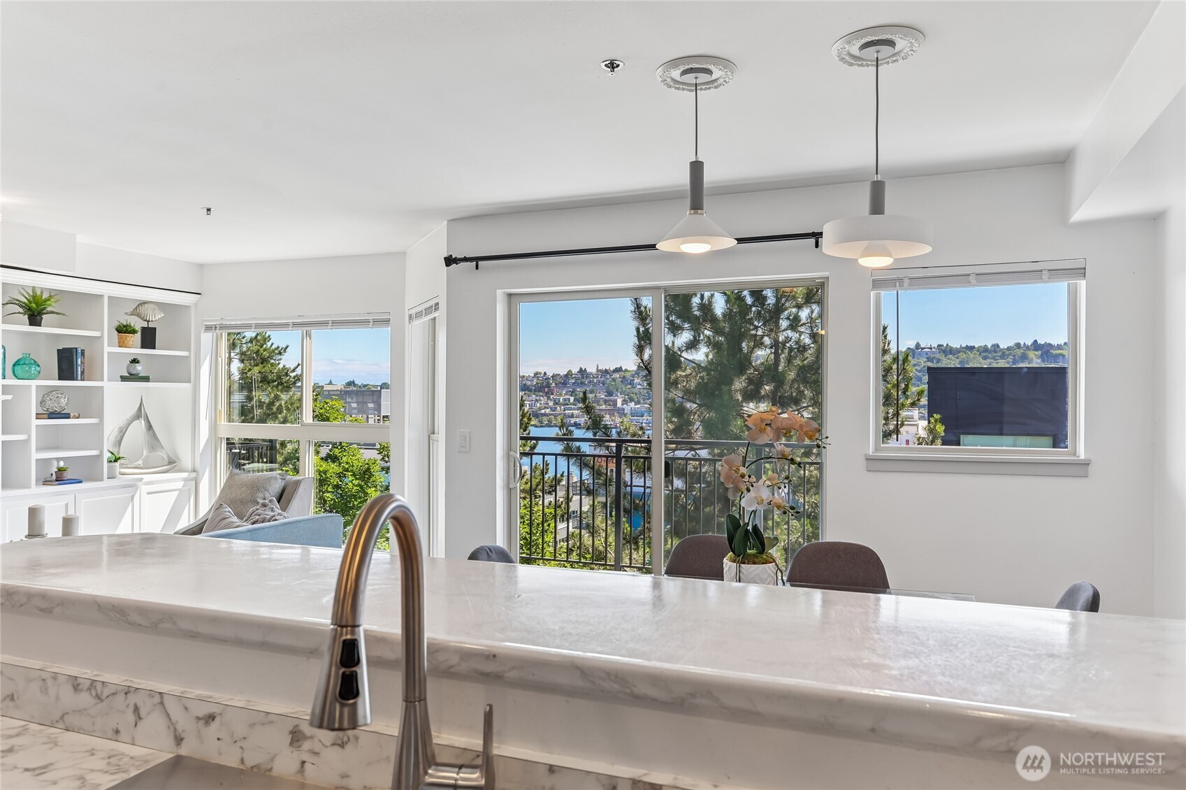 701 Galer Street, Unit 813 Seattle, WA 98109 - Photo 12 of 40