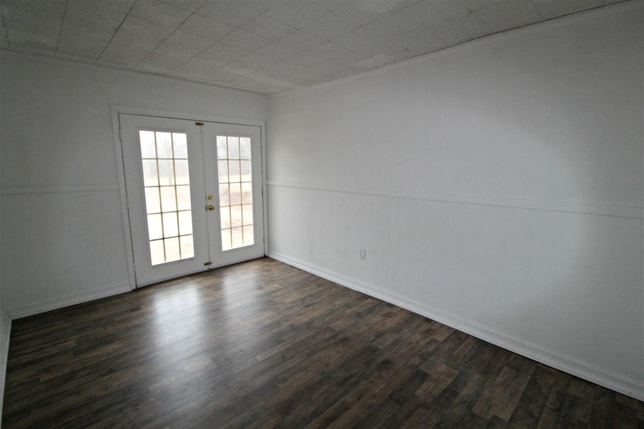 2253 Dutcher Road Flint, MI 48532 - Photo 9 of 18 21554539-8.JPG