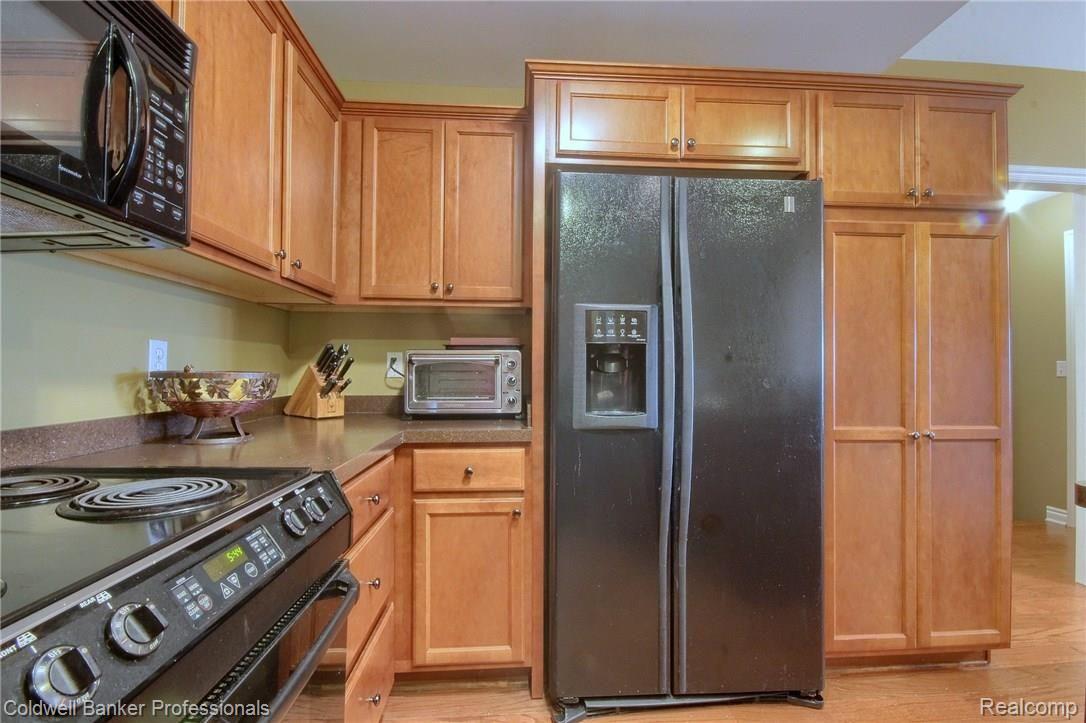 45481 North Stonewood Road Canton, MI 48187 - Photo 13 of 32 Kitchen_3rd_View.jpg