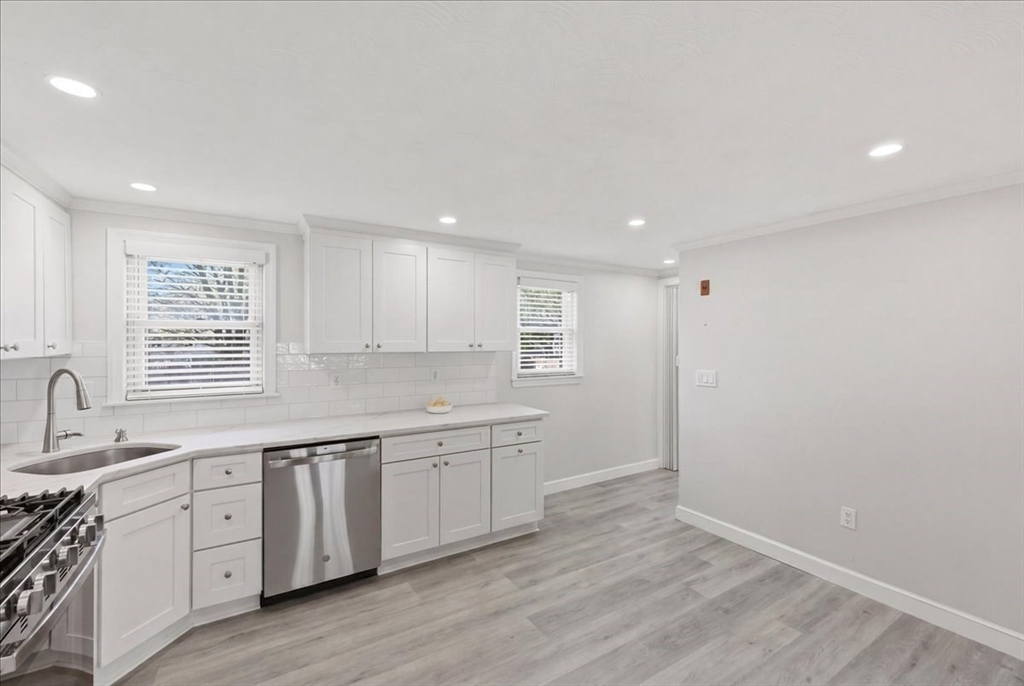 32 Essex Road Sharon, MA 02067 - Photo 8 of 30