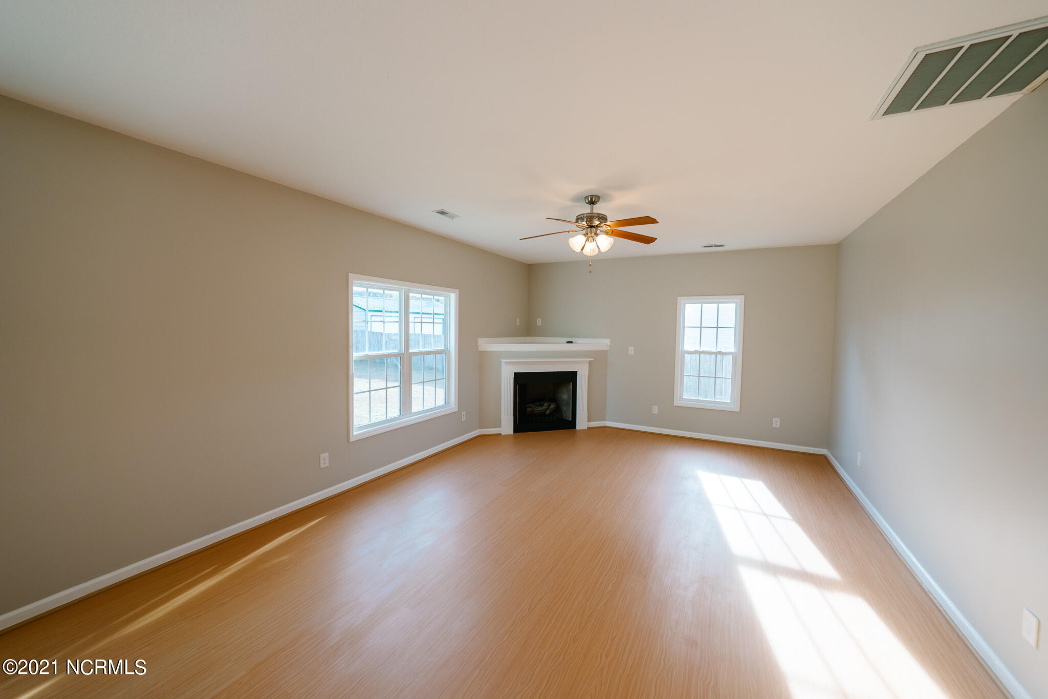 127 Saint Road Richlands, NC 28574 - Photo 11 of 35 DSC09992