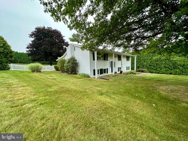 2085 Weavertown Road Lebanon, PA 17046 - Photo 3 of 36 front and side yard