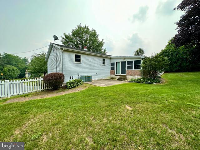 2085 Weavertown Road Lebanon, PA 17046 - Photo 6 of 36 Back patio and enclosed porch entrance