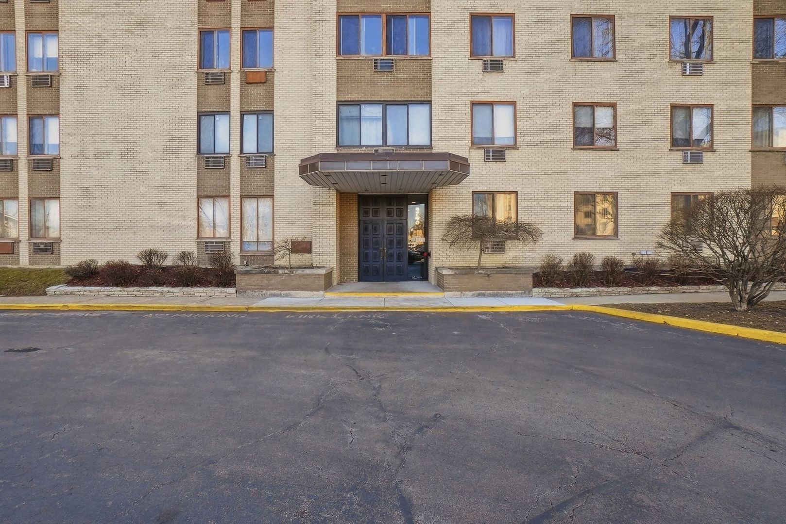 9740 South Pulaski Road, Unit 605 Oak Lawn, IL 60453 - Photo 2 of 23