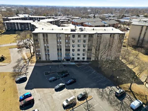 $175,000 | 9740 South Pulaski Road, Unit 605, Oak Lawn, IL 60453