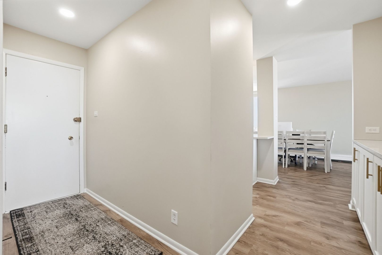 9740 South Pulaski Road, Unit 605 Oak Lawn, IL 60453 - Photo 4 of 23