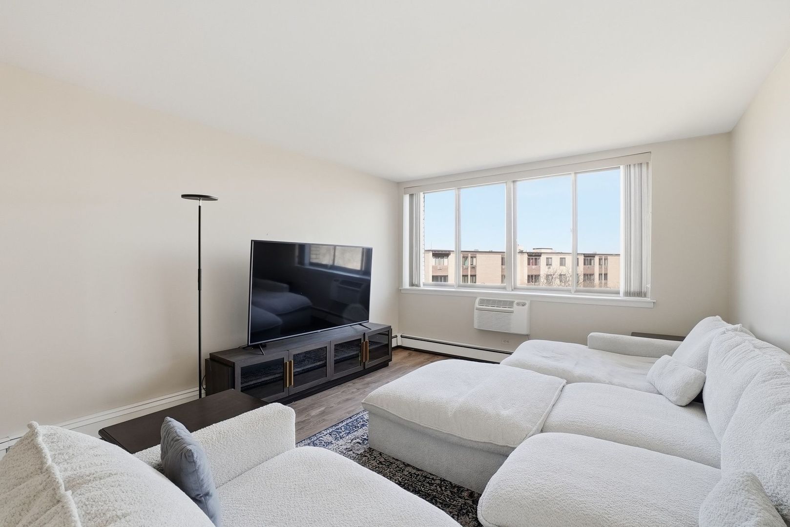 9740 South Pulaski Road, Unit 605 Oak Lawn, IL 60453 - Photo 5 of 23