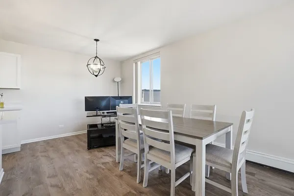 $175,000 | 9740 South Pulaski Road, Unit 605, Oak Lawn, IL 60453