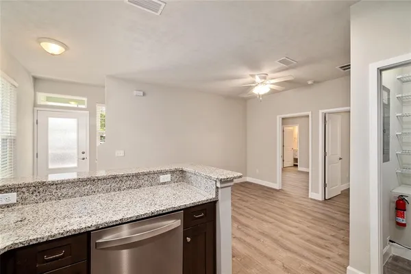 $3,975 | 622 Northwest 3rd Avenue, Unit 5, Gainesville, FL 32601