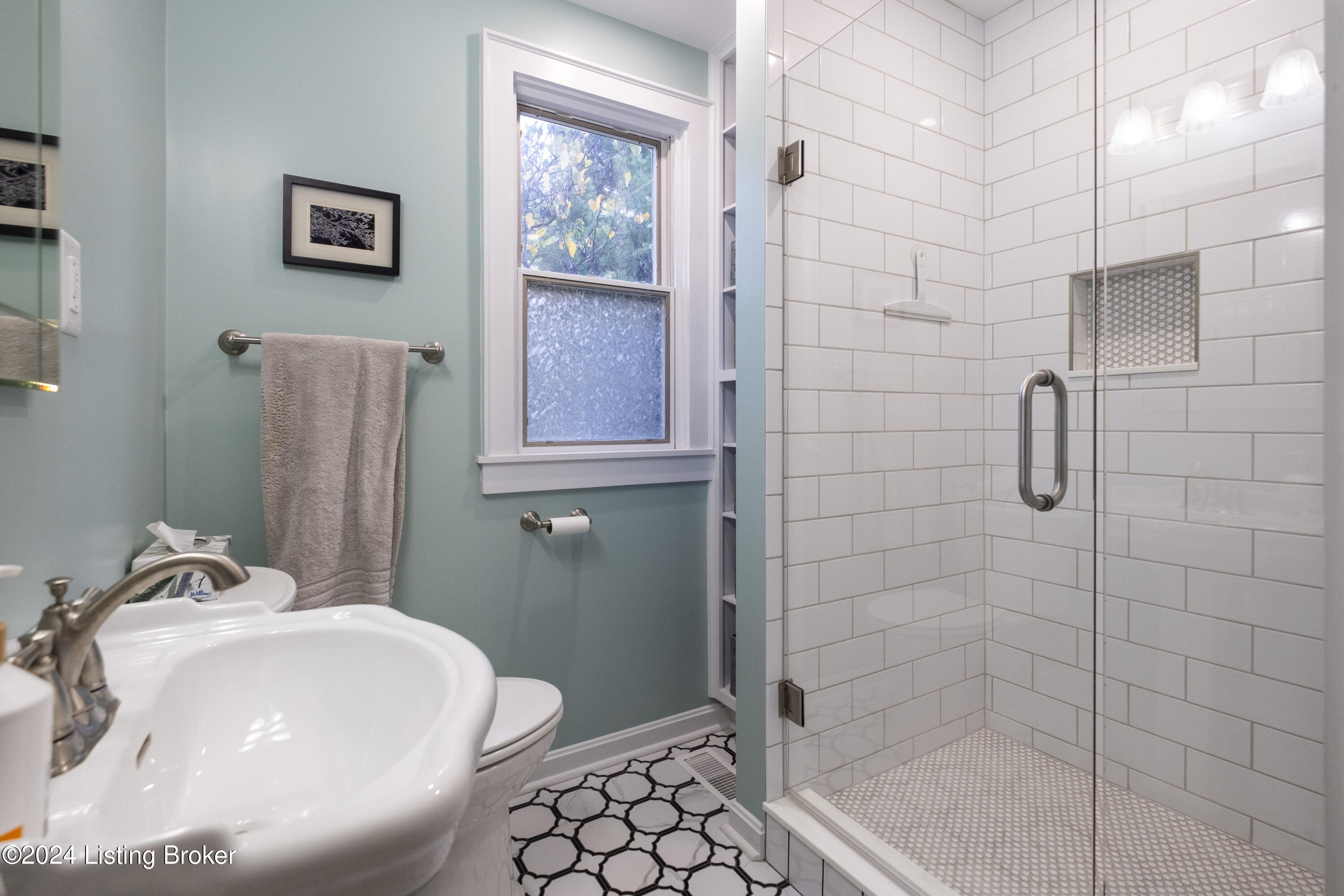 3823 Poplar Level Road Louisville, KY 40213 - Photo 17 of 28 Full Bath