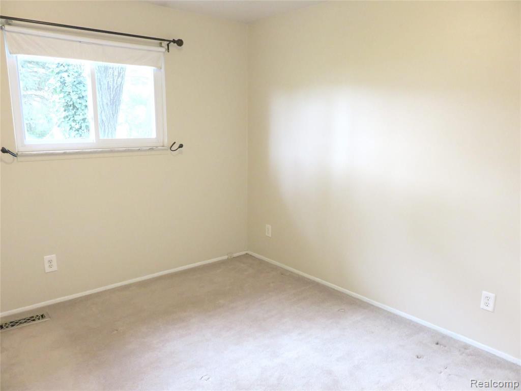 2990 Harrison Avenue Rochester Hills, MI 48307 - Photo 15 of 18
