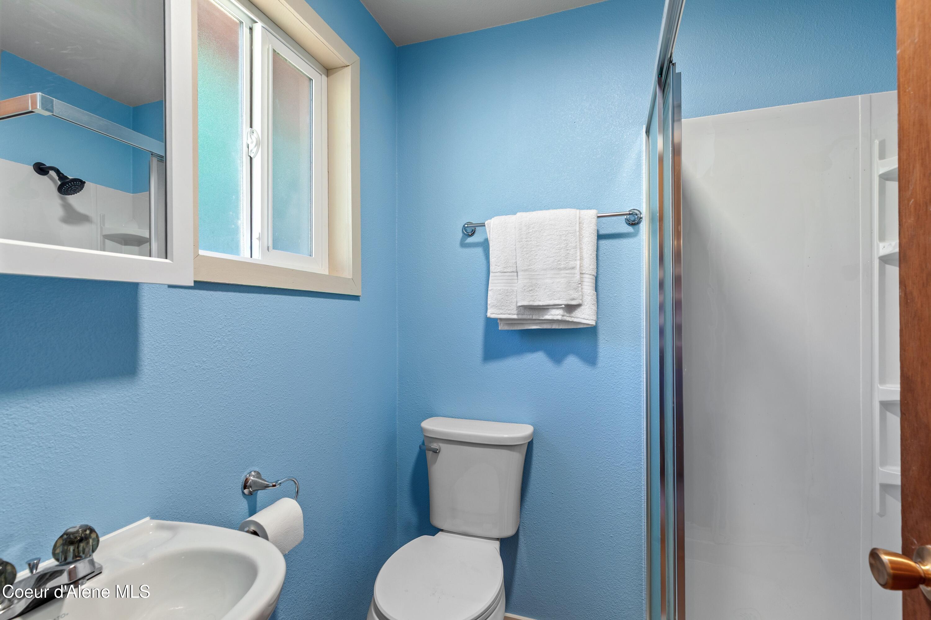 20967 North Cochran Lane Rathdrum, ID 83858 - Photo 15 of 27 Updated Bathroom