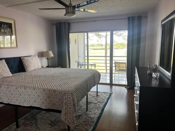 $2,000 | 3755 Via Poinciana, Unit 304, Lake Worth, FL 33467