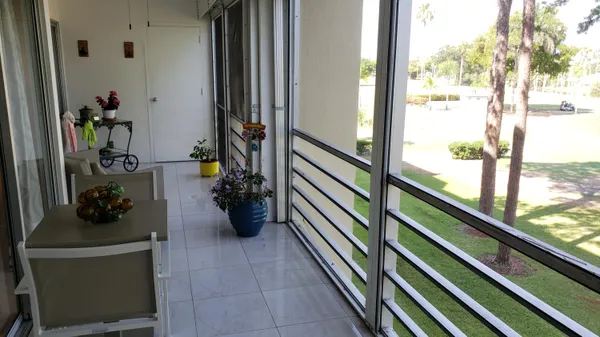 $2,000 | 3755 Via Poinciana, Unit 304, Lake Worth, FL 33467