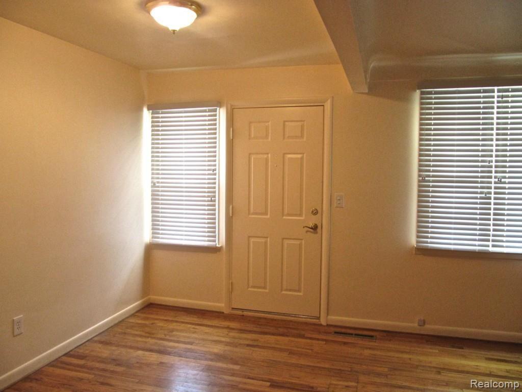 265 East Gunn Road Rochester, MI 48306 - Photo 15 of 28 Entryway