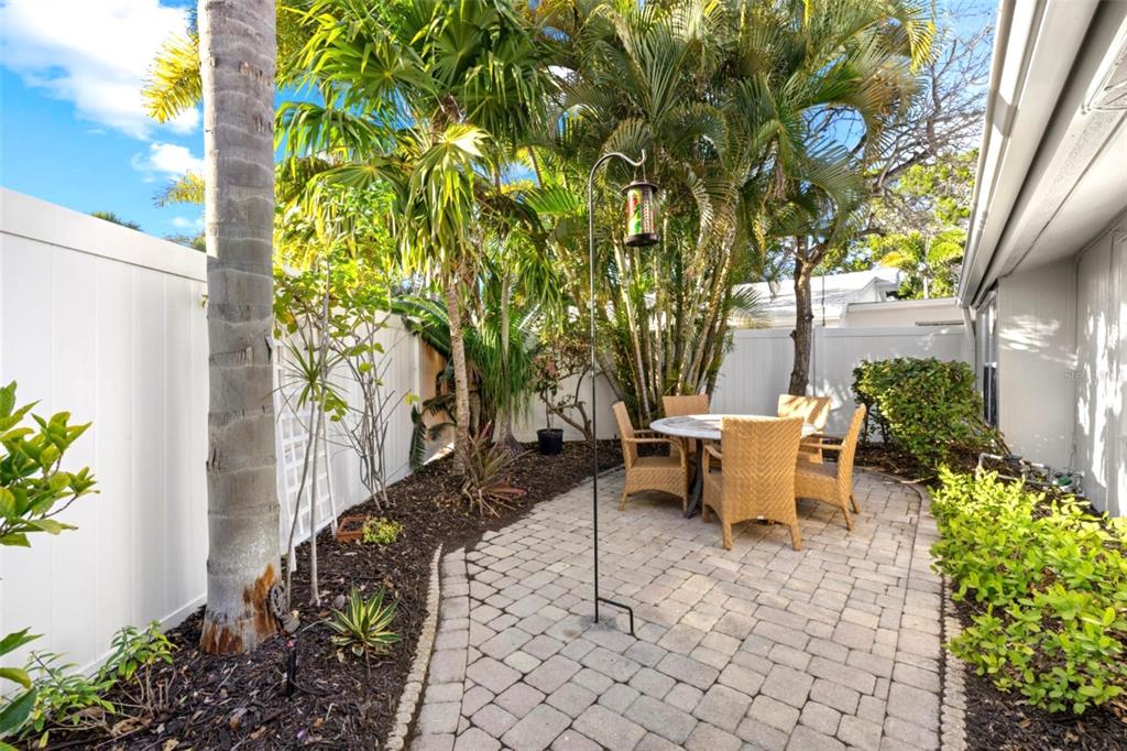 237 Hour Glass Way, Unit V6 Sarasota, FL 34242 - Photo 23 of 38