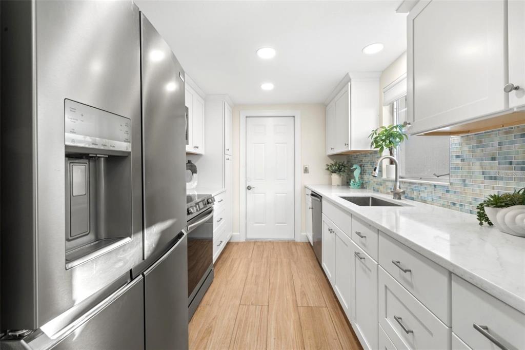 237 Hour Glass Way, Unit V6 Sarasota, FL 34242 - Photo 4 of 38