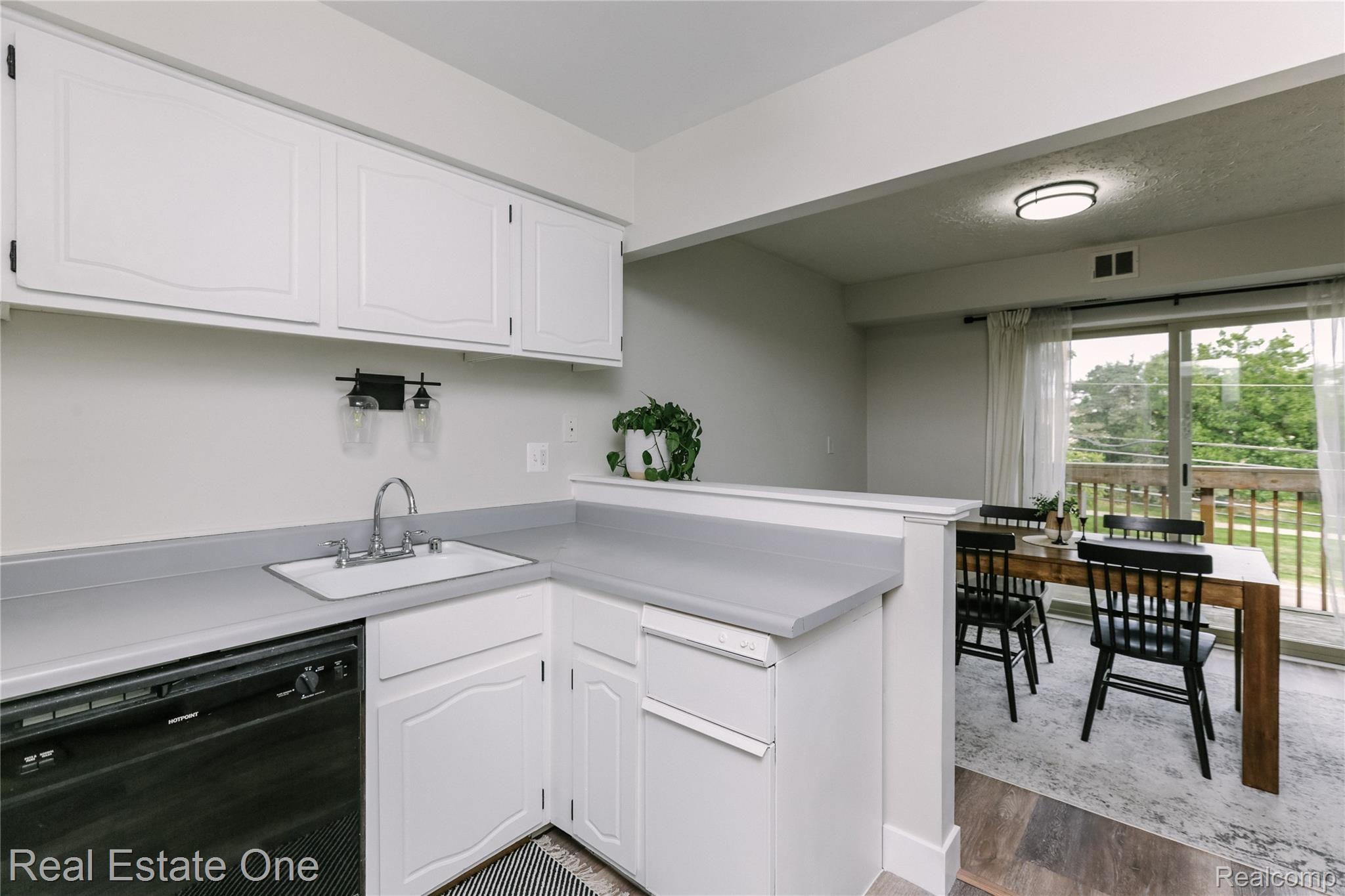 1665 Riverside Drive, Unit 12 Rochester, MI 48309 - Photo 12 of 26 2020.09