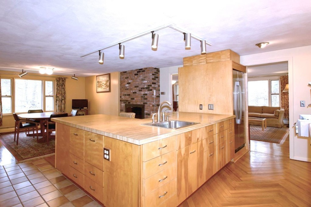 416 Taylor Road Stow, MA 01775 - Photo 8 of 29