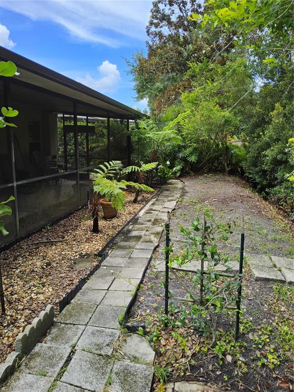 8023 St Andrews Way Mount Dora, FL 32757 - Photo 26 of 28 a garden view with a seating space