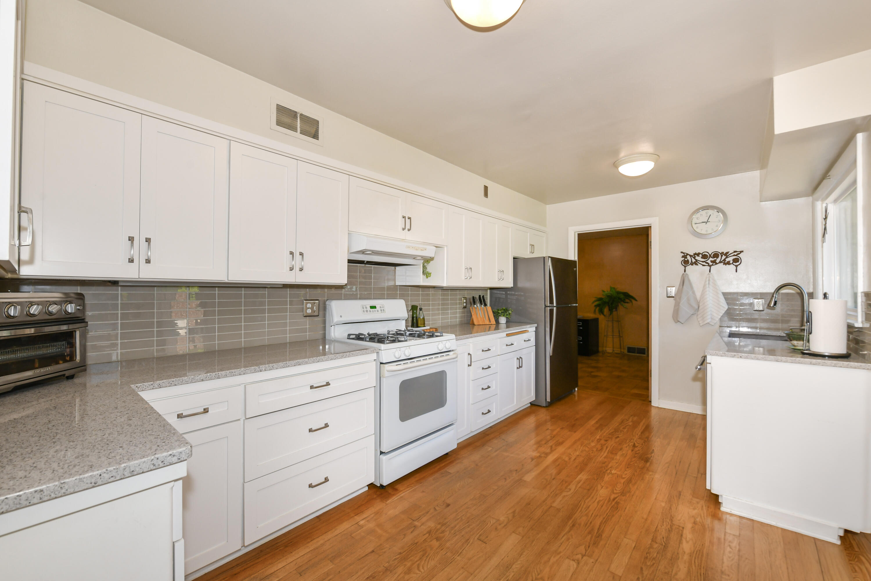 9740 West Center Street Milwaukee, WI 53222 - Photo 19 of 49 Appliances Included Too