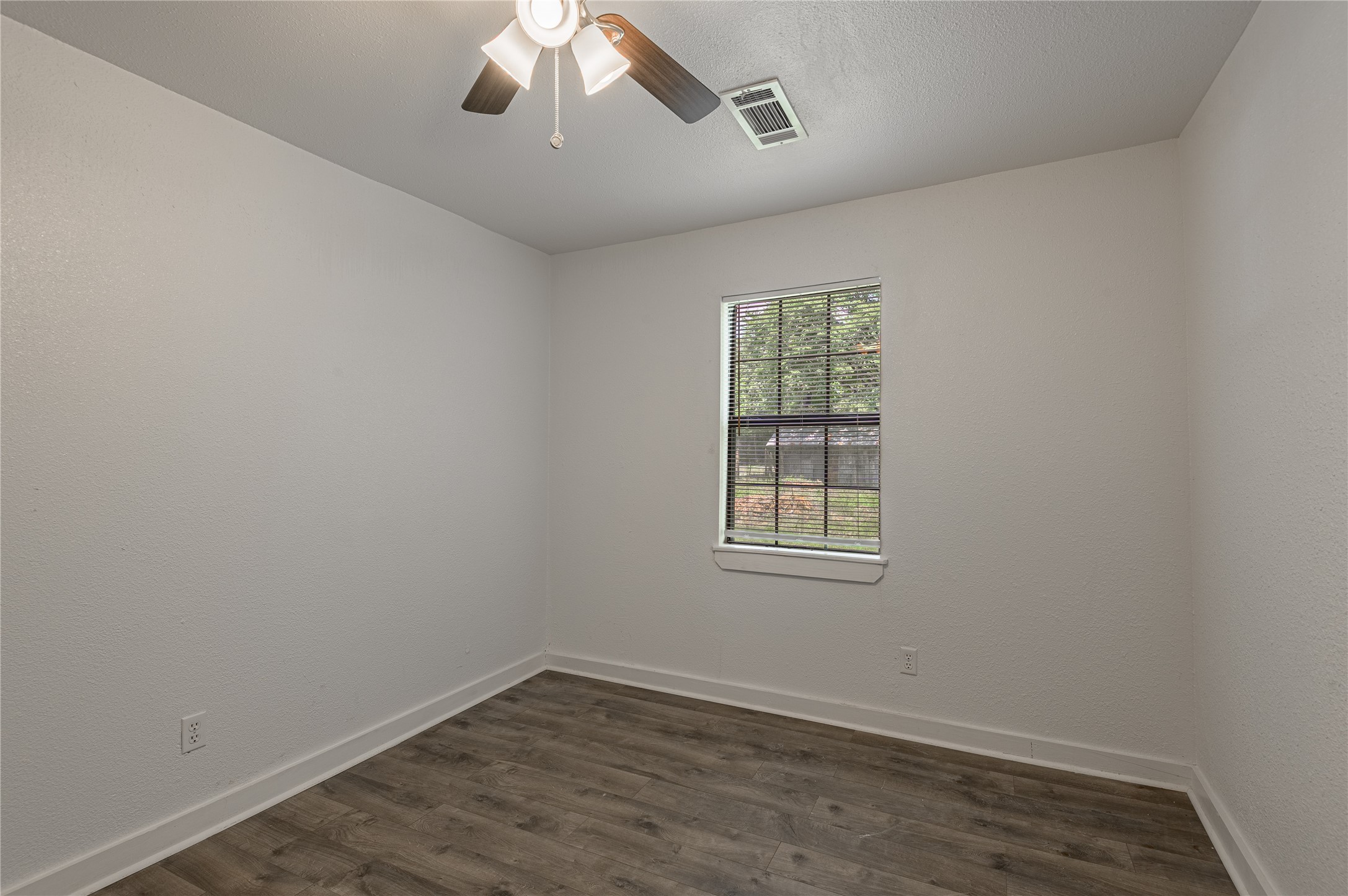 7 A Hickory Lane Huntsville, TX 77340 - Photo 20 of 36 an empty room with a window