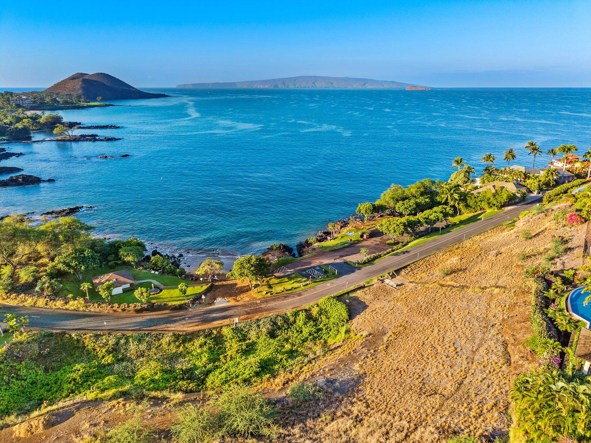 5147 Makena Road, Unit 5 Kihei, HI 96753 - Photo 2 of 18 a view of an ocean from a balcony